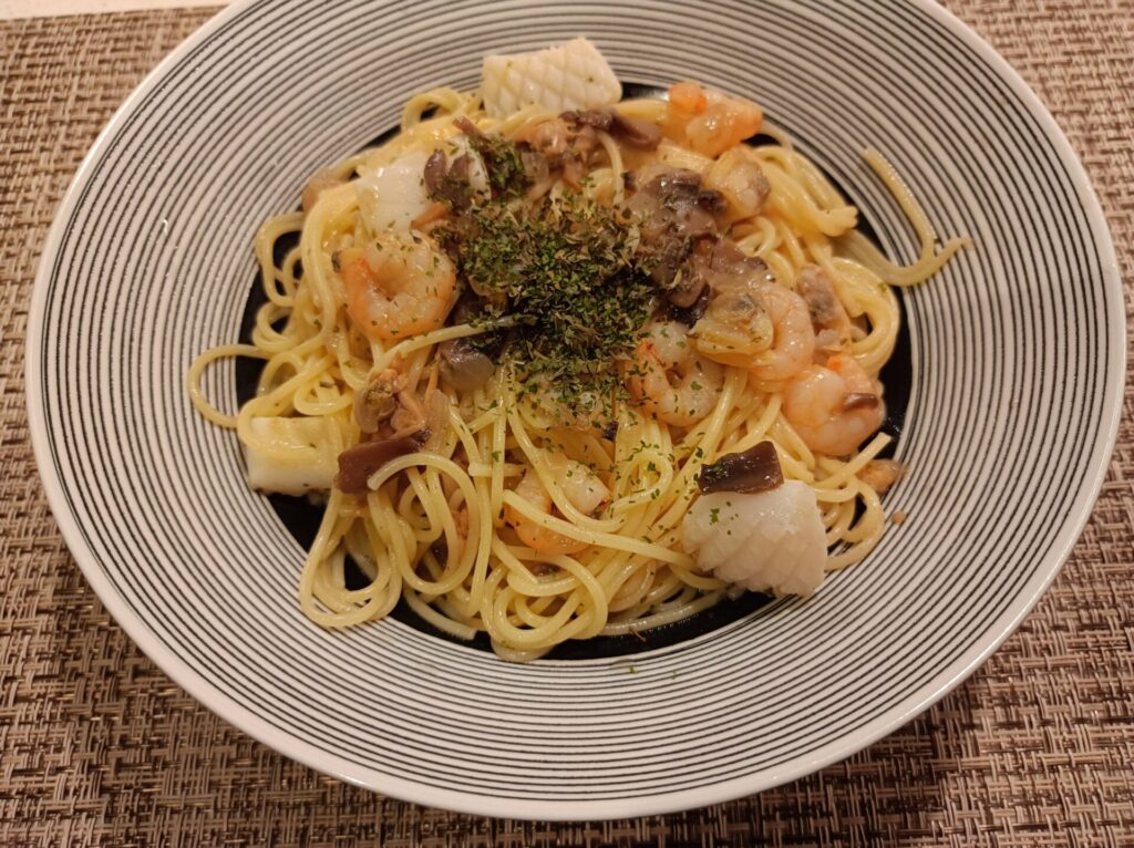 あさりコンソメのパスタ(シーフード&きざみにんにく追加)